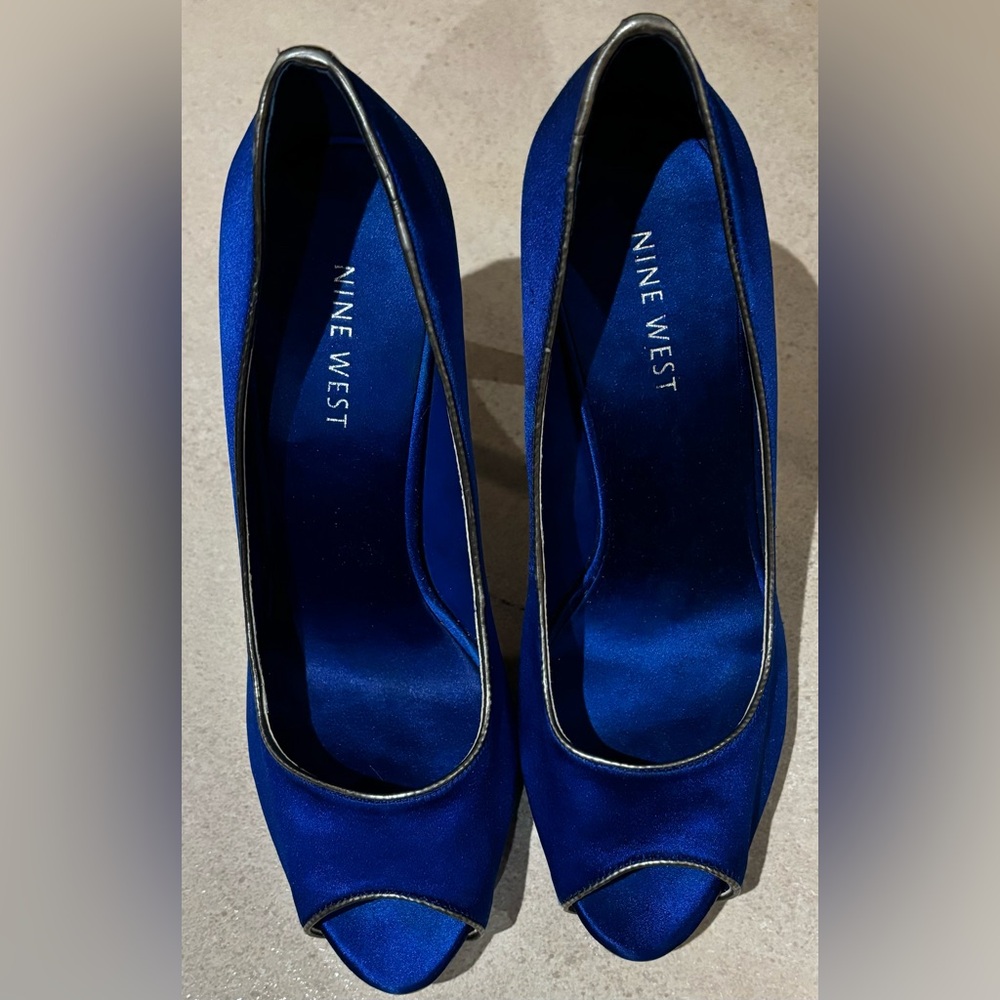 👠Nine West blue satin heels. Never worn.